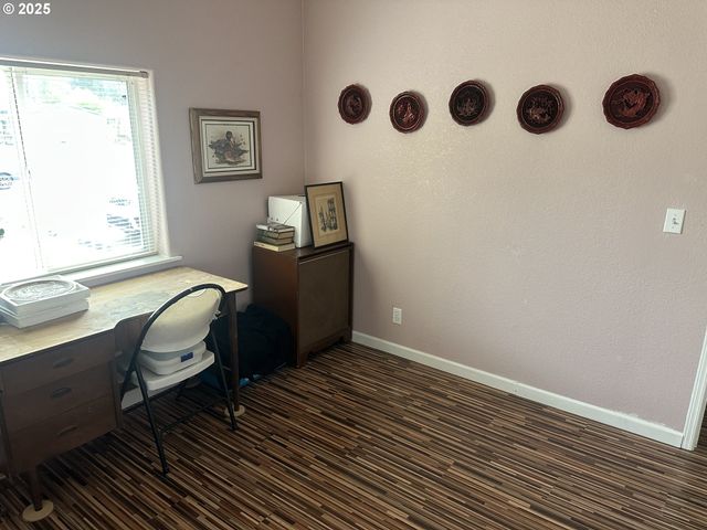 700 N MILL St, Creswell, OR 97426