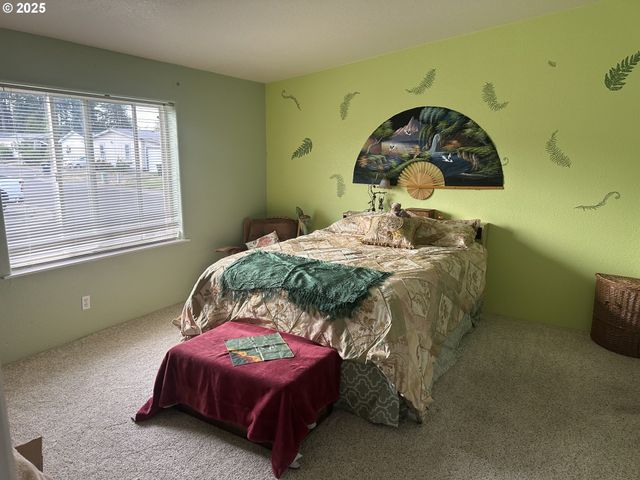 700 N MILL St, Creswell, OR 97426