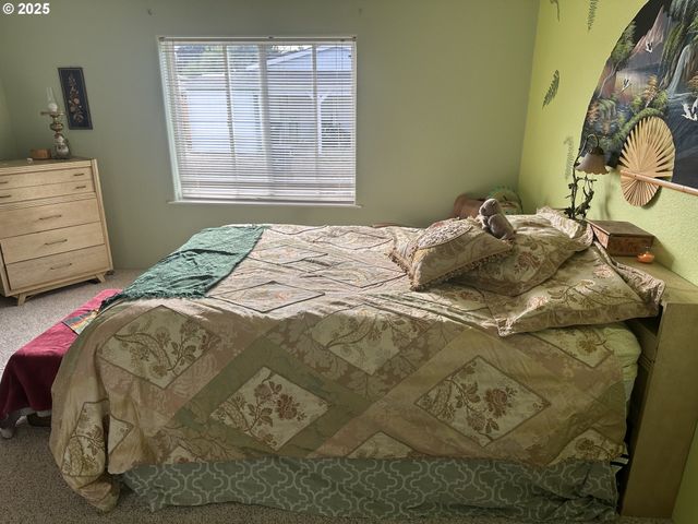 700 N MILL St, Creswell, OR 97426