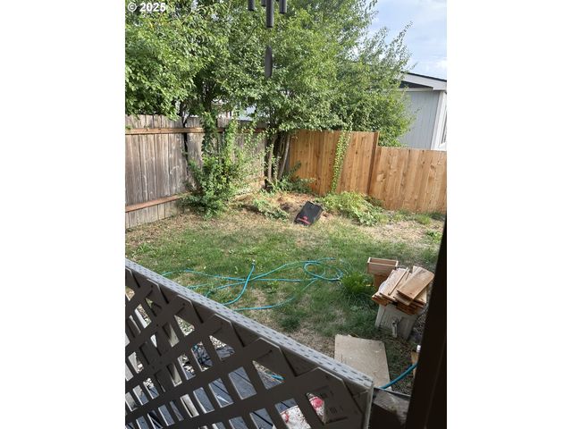 700 N MILL St, Creswell, OR 97426