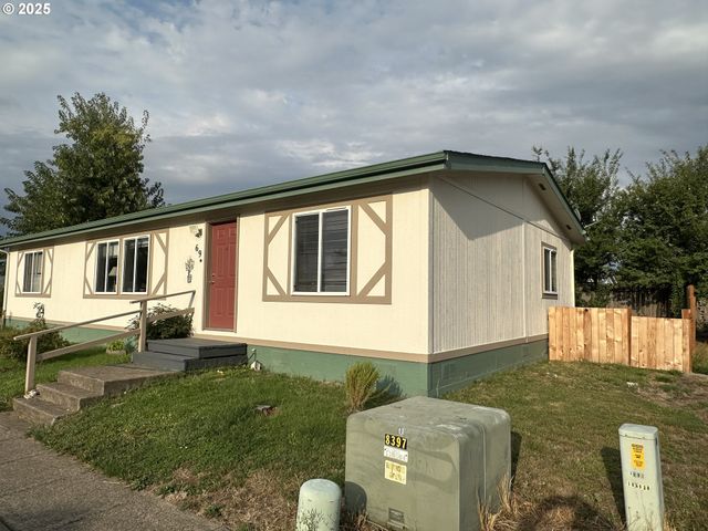 700 N MILL St, Creswell, OR 97426