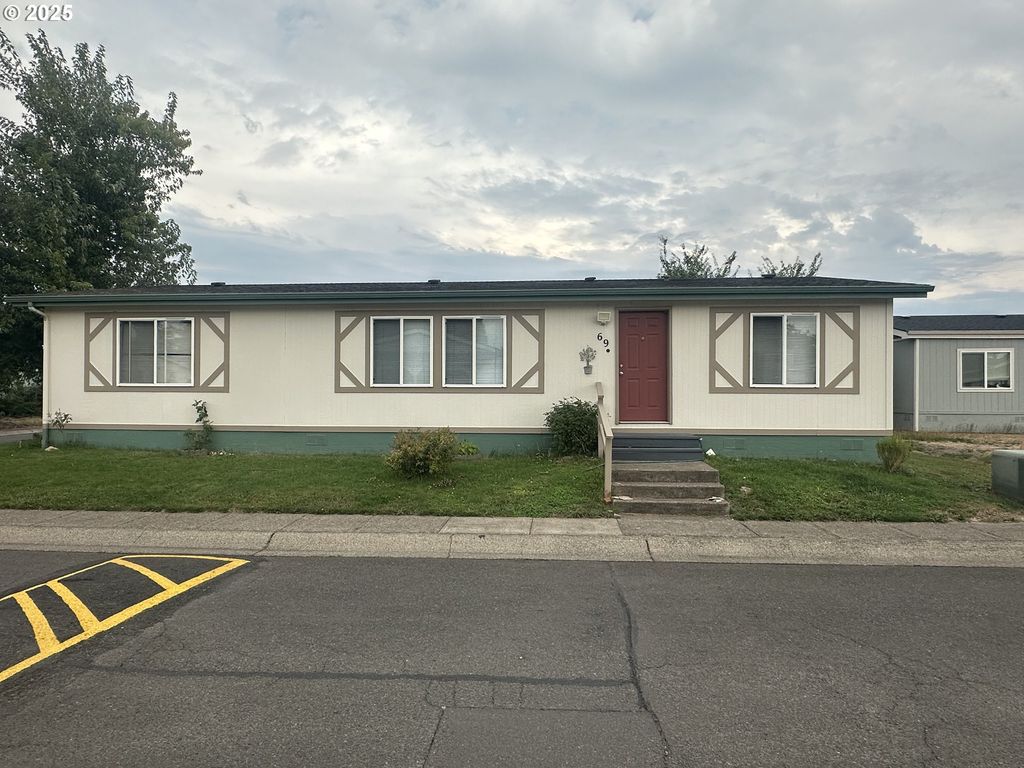 700 N MILL St, Creswell, OR 97426