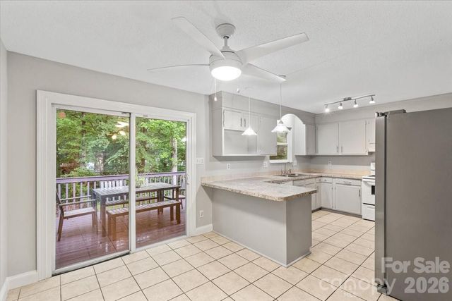 7301 Park Vista Circle, Charlotte, NC 28226