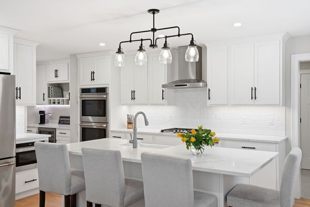 7 Yellow Birch Dr, Plymouth, MA 02360