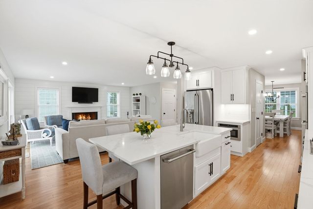 7 Yellow Birch Dr, Plymouth, MA 02360