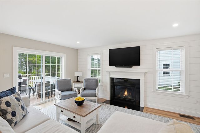 7 Yellow Birch Dr, Plymouth, MA 02360
