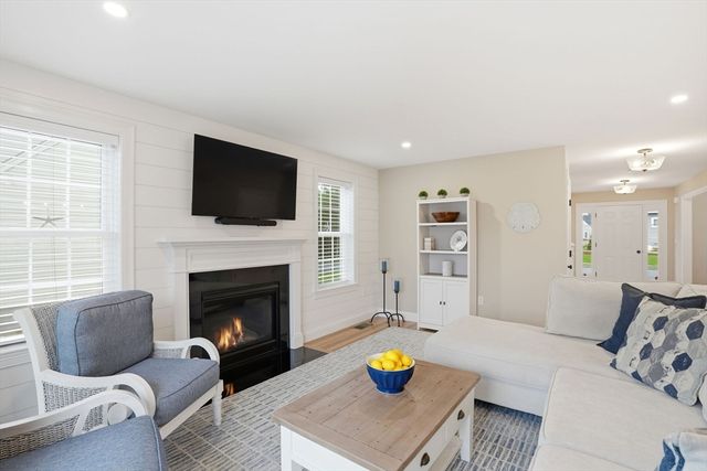 7 Yellow Birch Dr, Plymouth, MA 02360