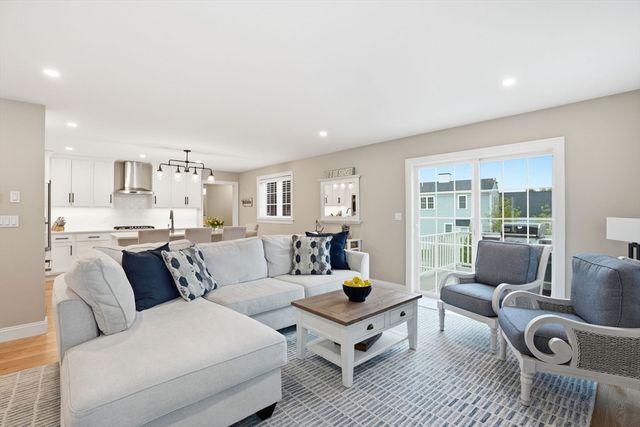 7 Yellow Birch Dr, Plymouth, MA 02360