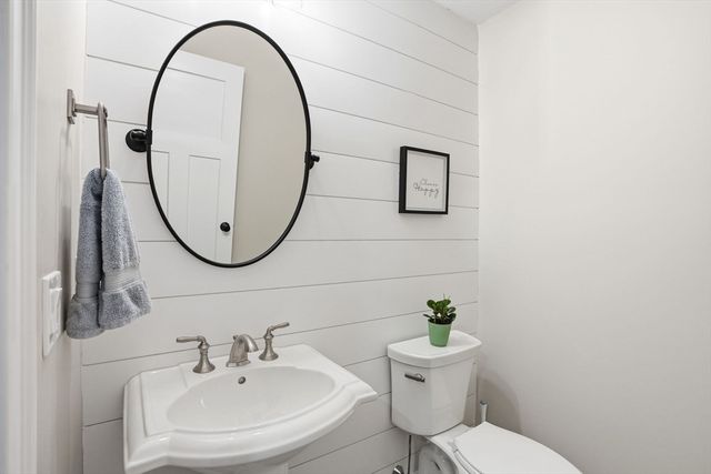 7 Yellow Birch Dr, Plymouth, MA 02360