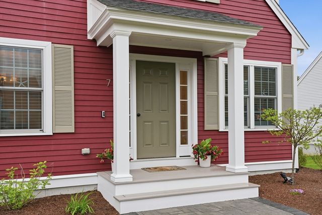 7 Yellow Birch Dr, Plymouth, MA 02360