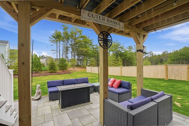 7 Yellow Birch Dr, Plymouth, MA 02360