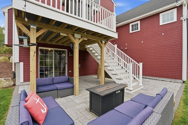 7 Yellow Birch Dr, Plymouth, MA 02360