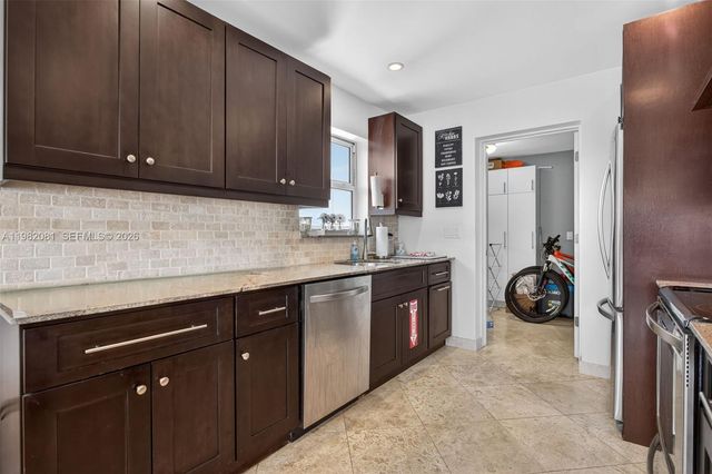 2136 NE 56th Pl, Fort Lauderdale, FL 33308