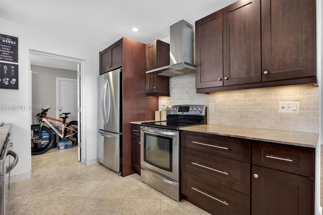 2136 NE 56th Pl, Fort Lauderdale, FL 33308