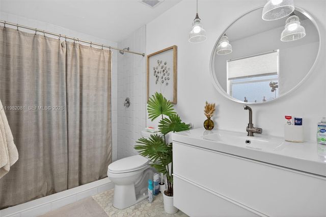 2136 NE 56th Pl, Fort Lauderdale, FL 33308