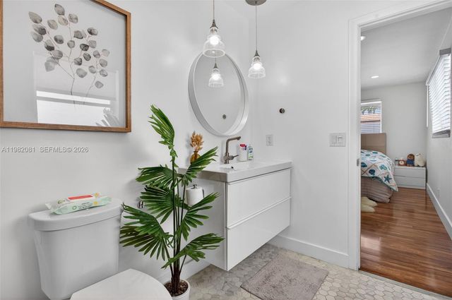 2136 NE 56th Pl, Fort Lauderdale, FL 33308