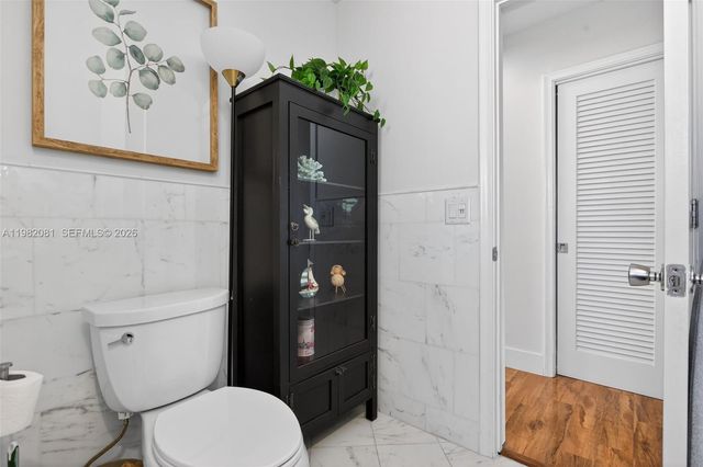 2136 NE 56th Pl, Fort Lauderdale, FL 33308