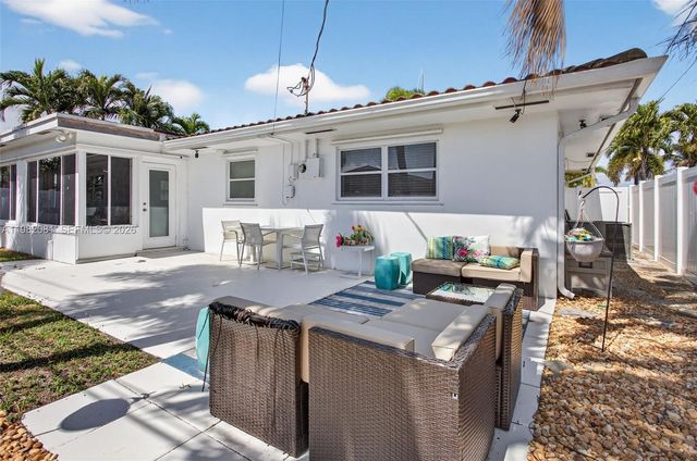 2136 NE 56th Pl, Fort Lauderdale, FL 33308