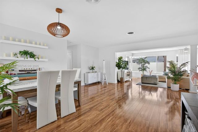 2136 NE 56th Pl, Fort Lauderdale, FL 33308