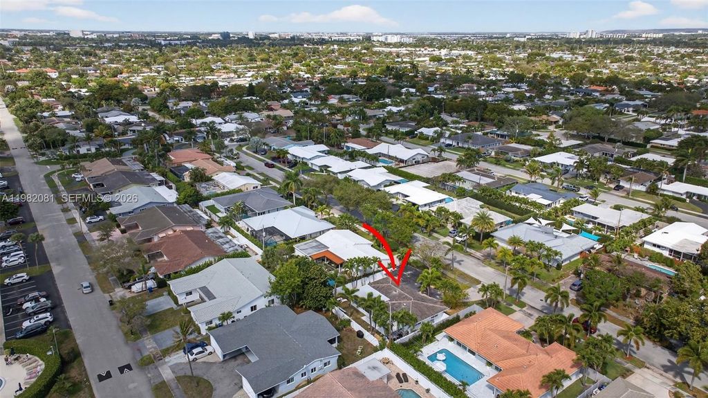 Image 32 of property listing at 2136 NE 56th Pl, Fort Lauderdale, FL 33308