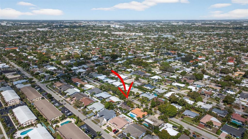 Image 41 of property listing at 2136 NE 56th Pl, Fort Lauderdale, FL 33308
