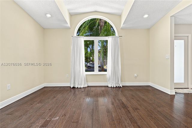 9430 SW 215th Ln, Cutler Bay, FL 33189