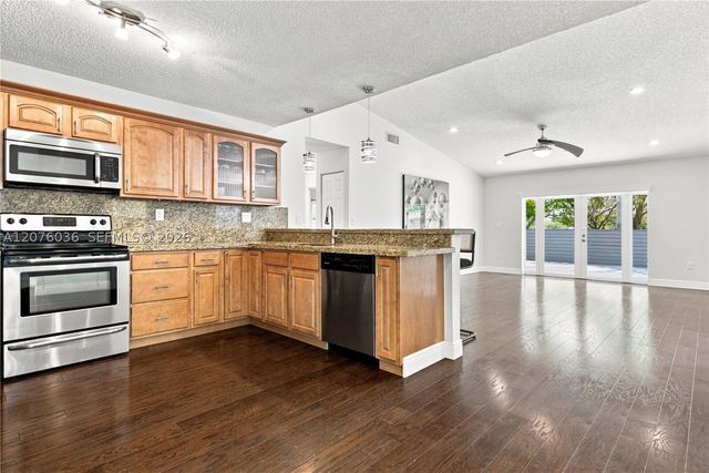 9430 SW 215th Ln, Cutler Bay, FL 33189