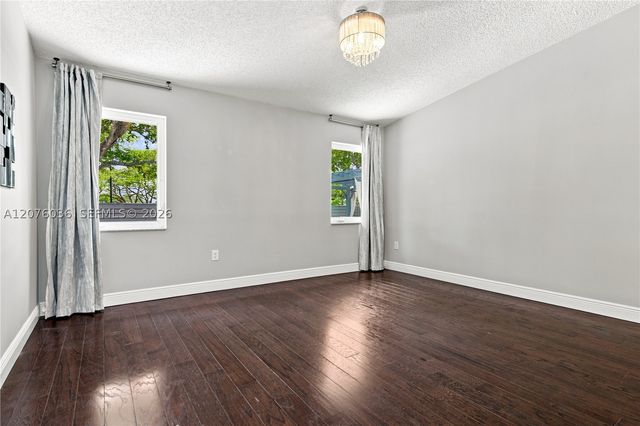 9430 SW 215th Ln, Cutler Bay, FL 33189