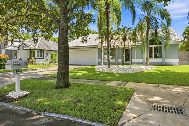 9430 SW 215th Ln, Cutler Bay, FL 33189