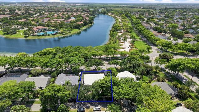 9430 SW 215th Ln, Cutler Bay, FL 33189