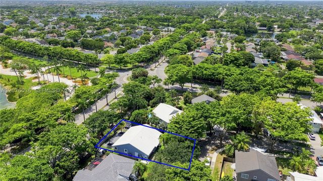 9430 SW 215th Ln, Cutler Bay, FL 33189