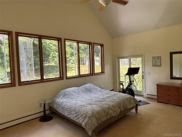 8 Trillium Road, Pleasant Valley, NY 12569