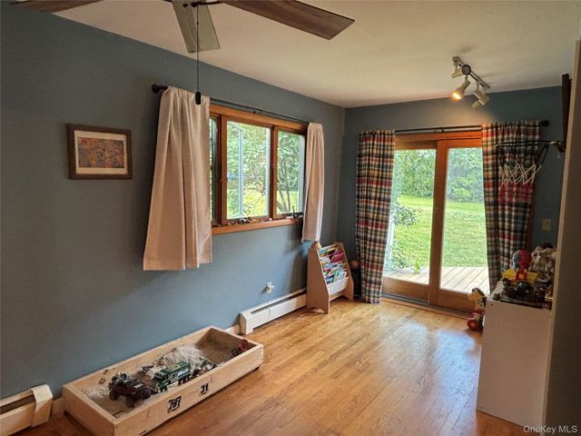 8 Trillium Road, Pleasant Valley, NY 12569