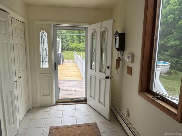 8 Trillium Road, Pleasant Valley, NY 12569