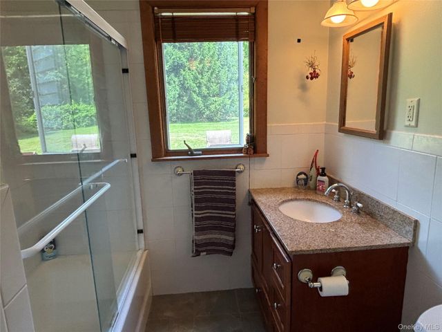 8 Trillium Road, Pleasant Valley, NY 12569