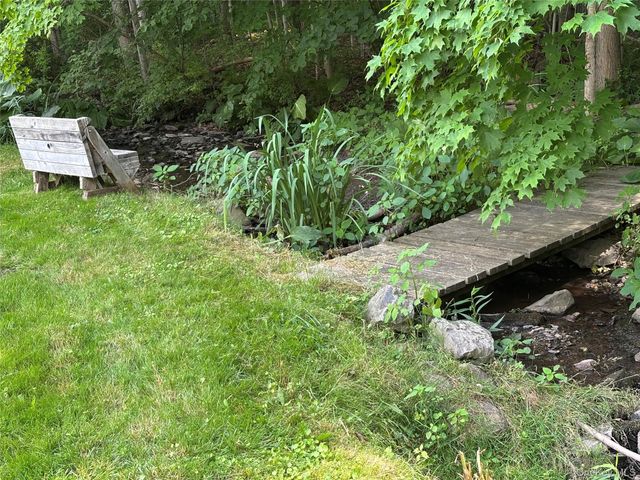8 Trillium Road, Pleasant Valley, NY 12569