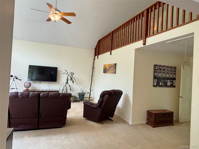 8 Trillium Road, Pleasant Valley, NY 12569