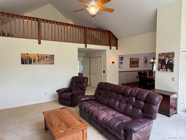 8 Trillium Road, Pleasant Valley, NY 12569