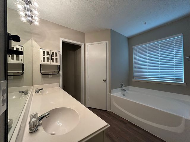 2816 Beaty Court, Fort Worth, TX 76112