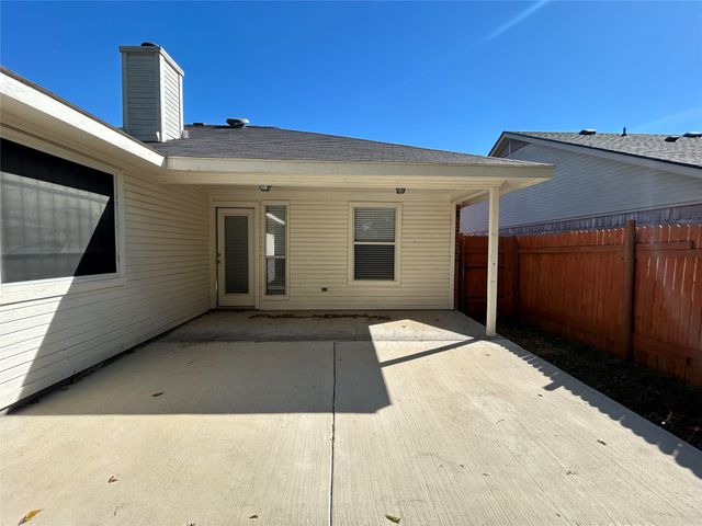 2816 Beaty Court, Fort Worth, TX 76112