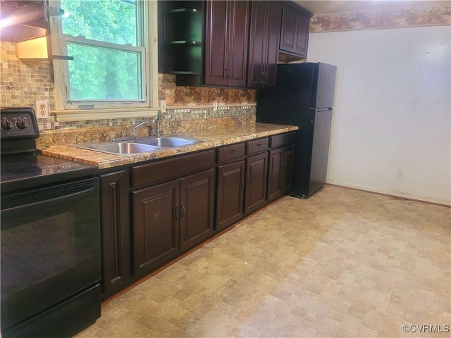 422 Walnut St, Petersburg, VA 23803