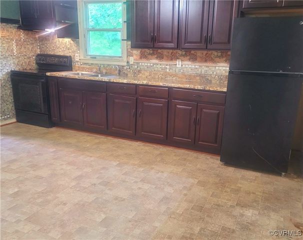 422 Walnut St, Petersburg, VA 23803