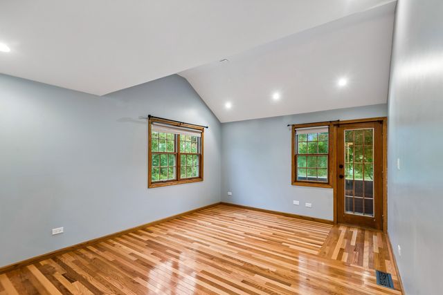 15 Winding Branch Road, Hawthorn Woods, IL 60047