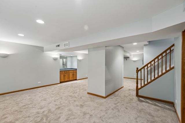 15 Winding Branch Road, Hawthorn Woods, IL 60047