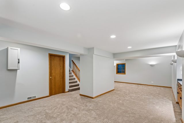 15 Winding Branch Road, Hawthorn Woods, IL 60047