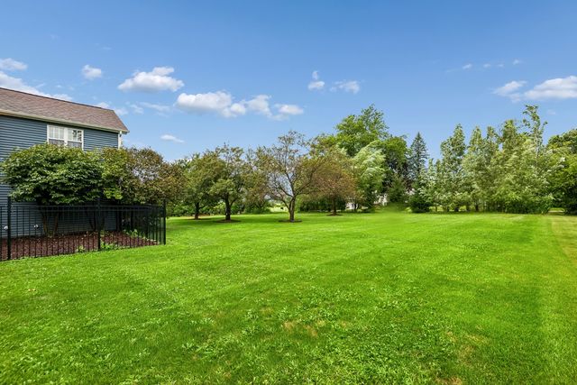 15 Winding Branch Road, Hawthorn Woods, IL 60047