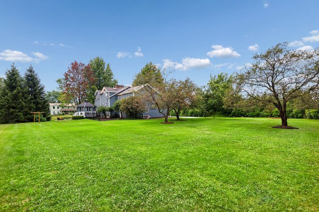 15 Winding Branch Road, Hawthorn Woods, IL 60047
