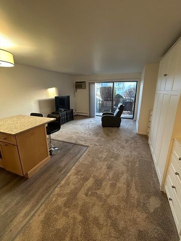 2 Victory Road 6, Lynn, MA 01902