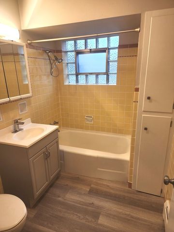 5910 W Gunnison Street 1R, Chicago, IL 60630