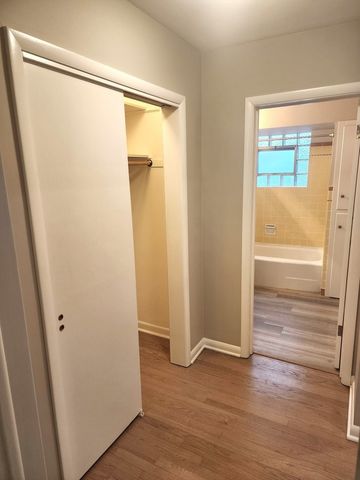 5910 W Gunnison Street 1R, Chicago, IL 60630